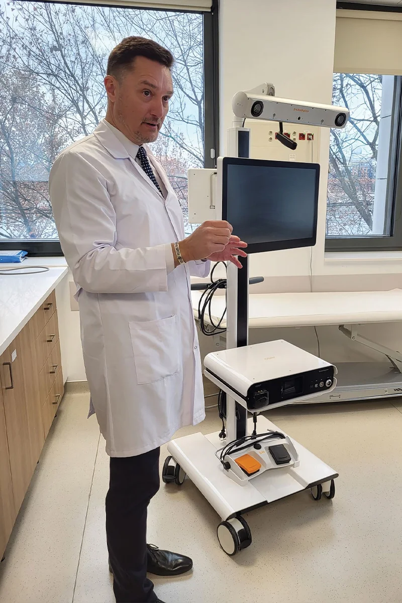 Dr. Gáspár Szabolcs a robotnavigációs csípőprotézis műtét új generációjának képviselője