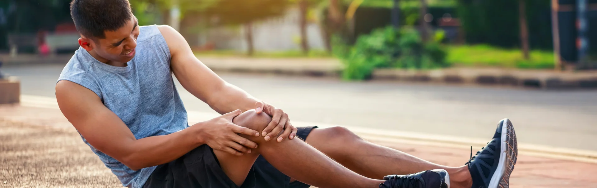 Térdkalács-ficam utáni torna gyógytornász segítségével a térdkalács stabilizálására