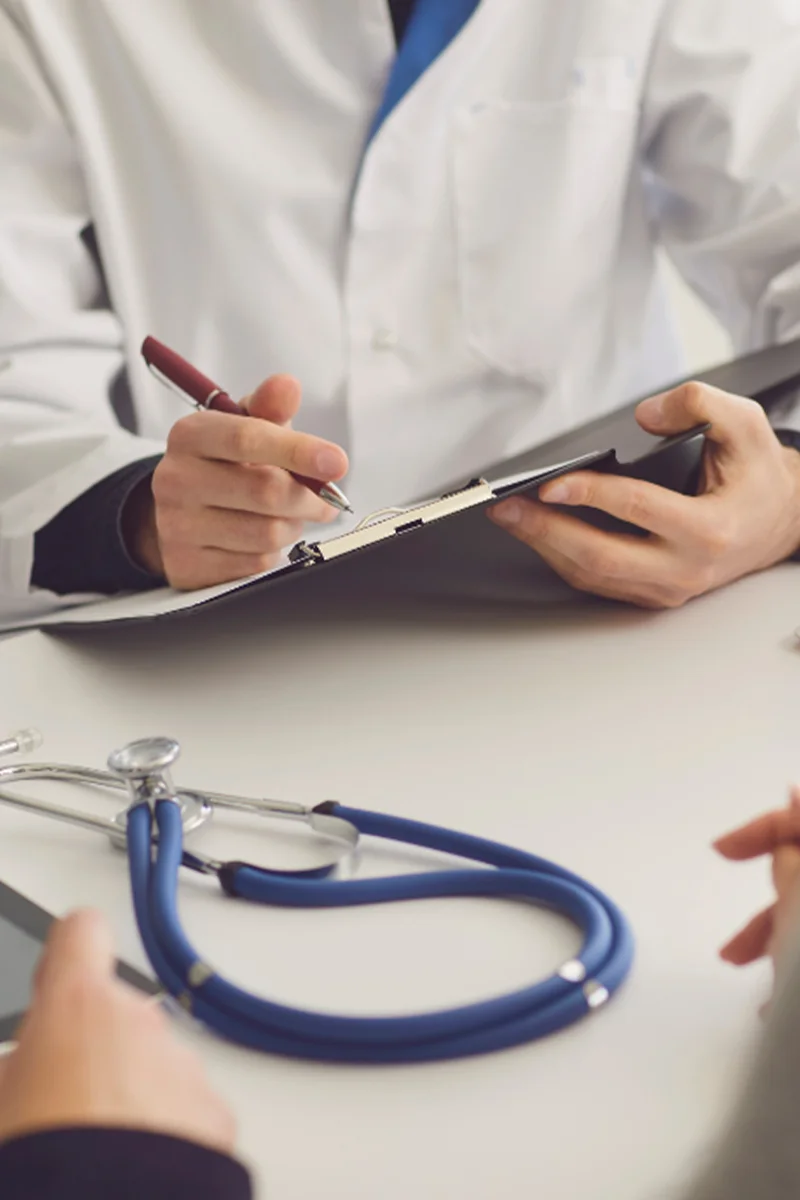 Orvosi konzultáció lágyrészsérülés, izomhúzódás vagy zúzódás miatt – diagnózis felállítása ortopéd szakorvossal